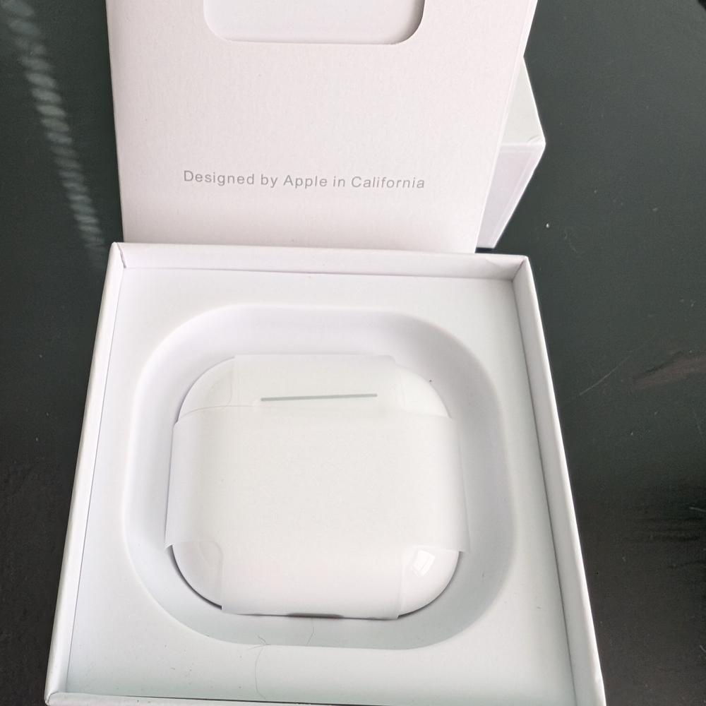 Wireless Earbuds - White - Picture 2 of 3